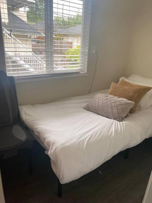 4 Bedroom Upper Level Kits Home Vancouver Ngoại thất bức ảnh